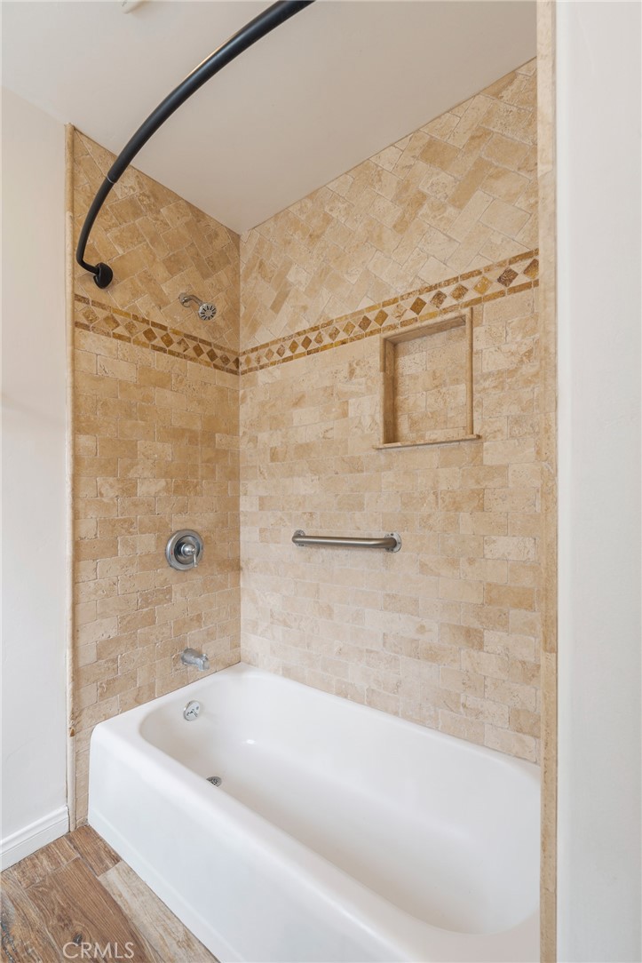 Downtown Area (DOWN) - Residential Income