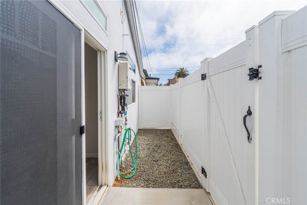 Downtown Area (DOWN) - Residential Income