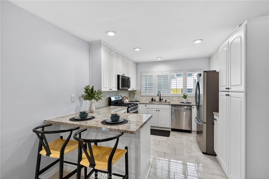 Photo of 3300 S Sepulveda Blvd #E47 Blvd, Culver City, CA 90034 (MLS # SR26069316)