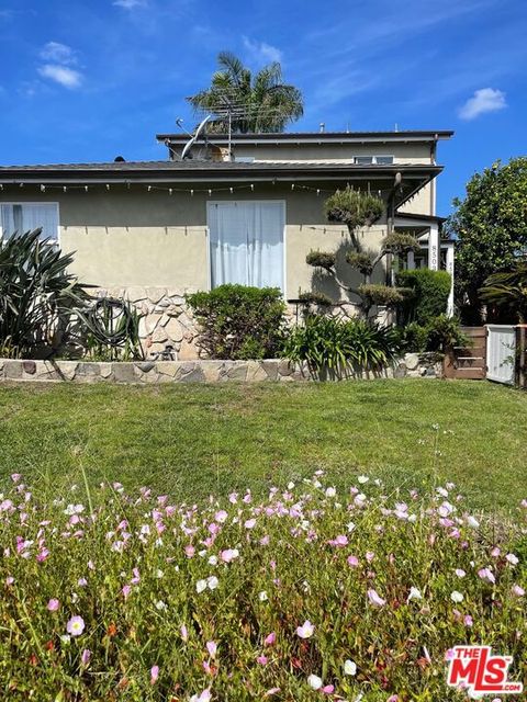 Photo of 8503 Lilienthal Avenue, Los Angeles, CA 90045 (MLS # 26787595)