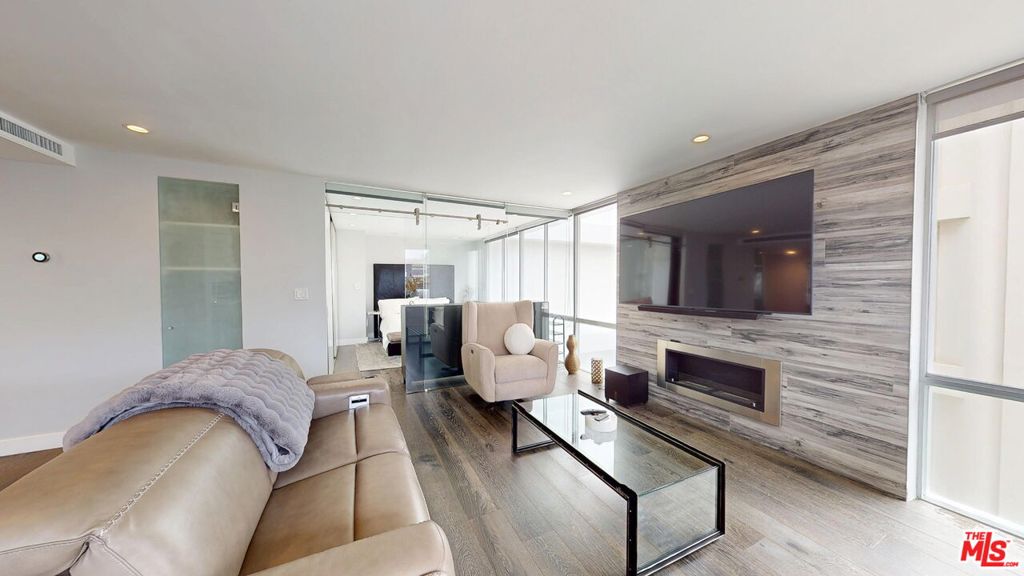 2160 Century Parkway 2001