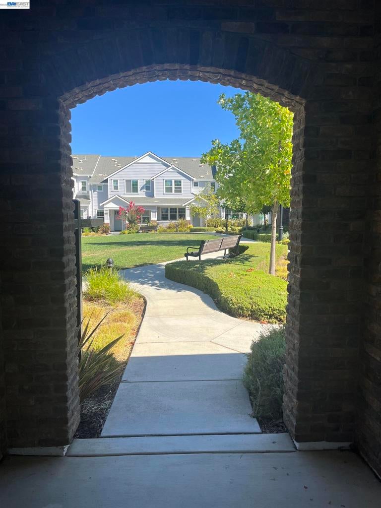 Properties 1 1744 Catalina Ct
