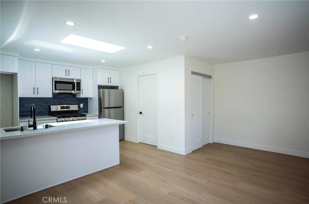 Brand new studio with its own laundry and front yard!!! 5 minutes away from pierce college and 10 minutes away from Woodland Hills kaiser permanente . Must see!!!