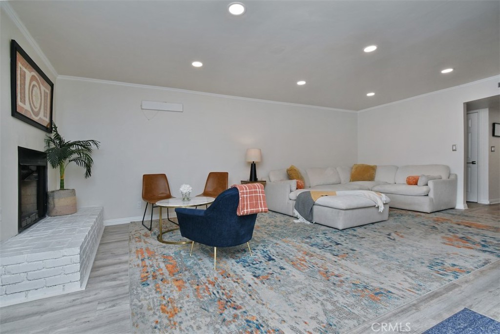 11911 Magnolia Boulevard 16