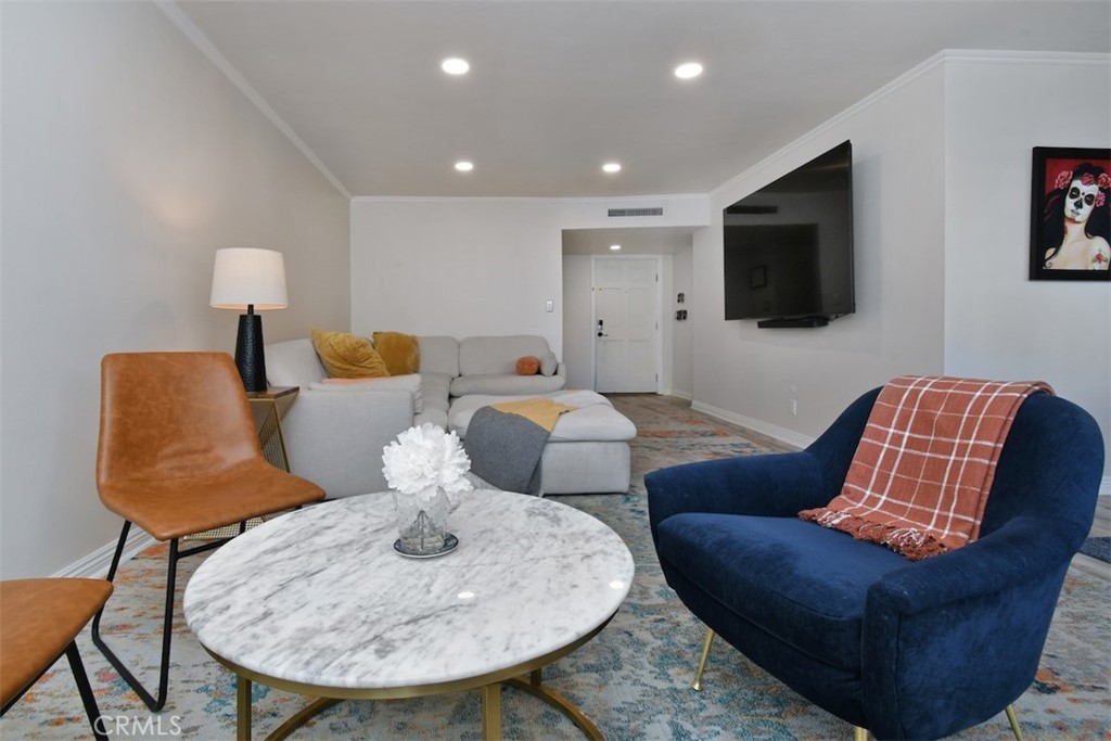 11911 Magnolia Boulevard 16