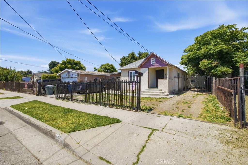 11707 Antwerp Ave