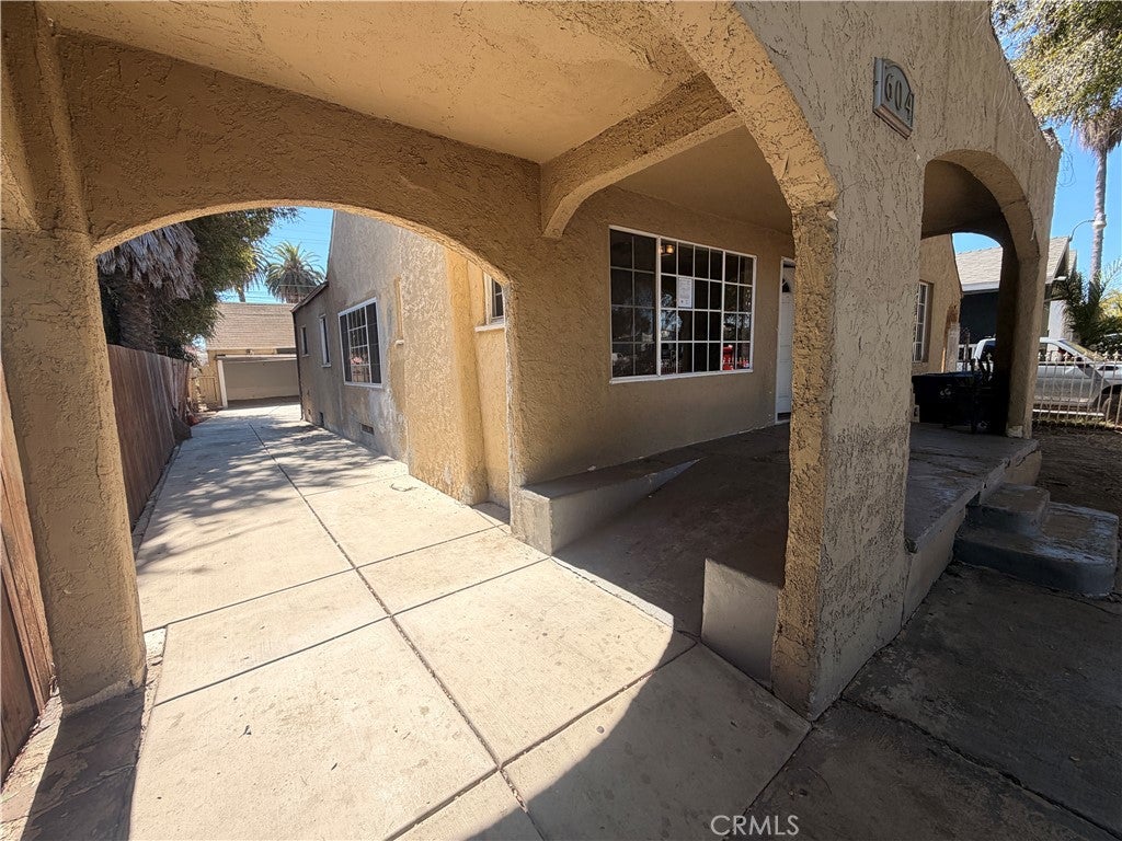 604 W 105th