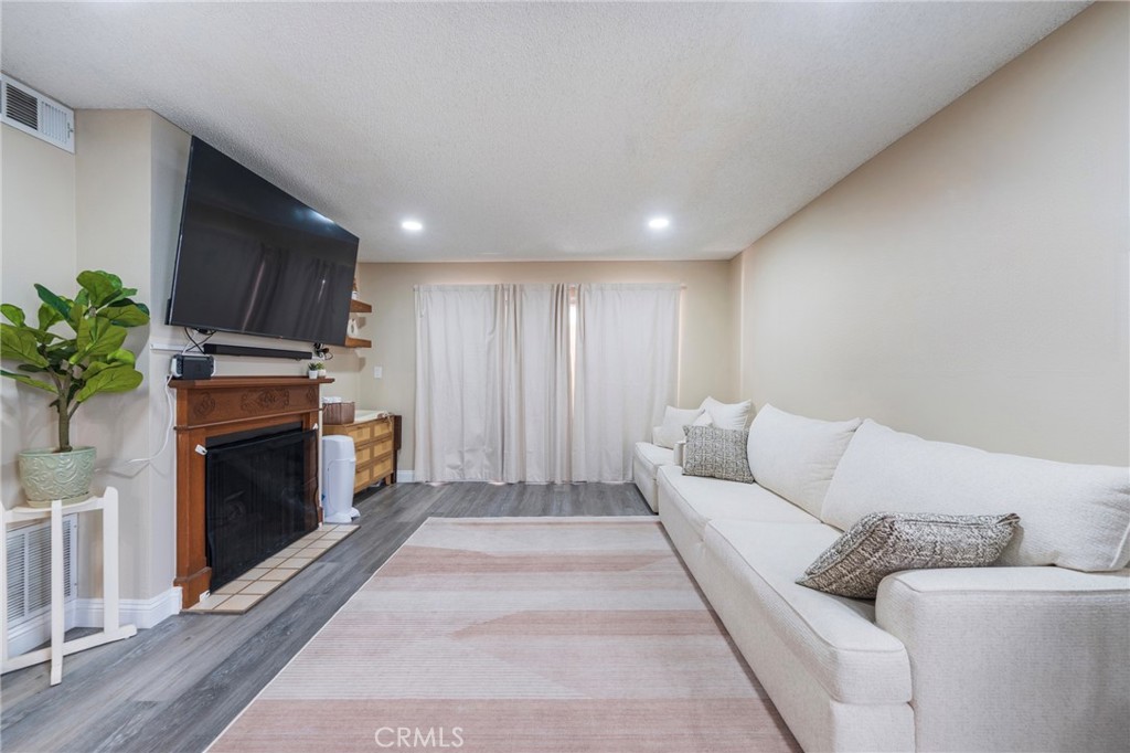 628 Daisy Avenue 225