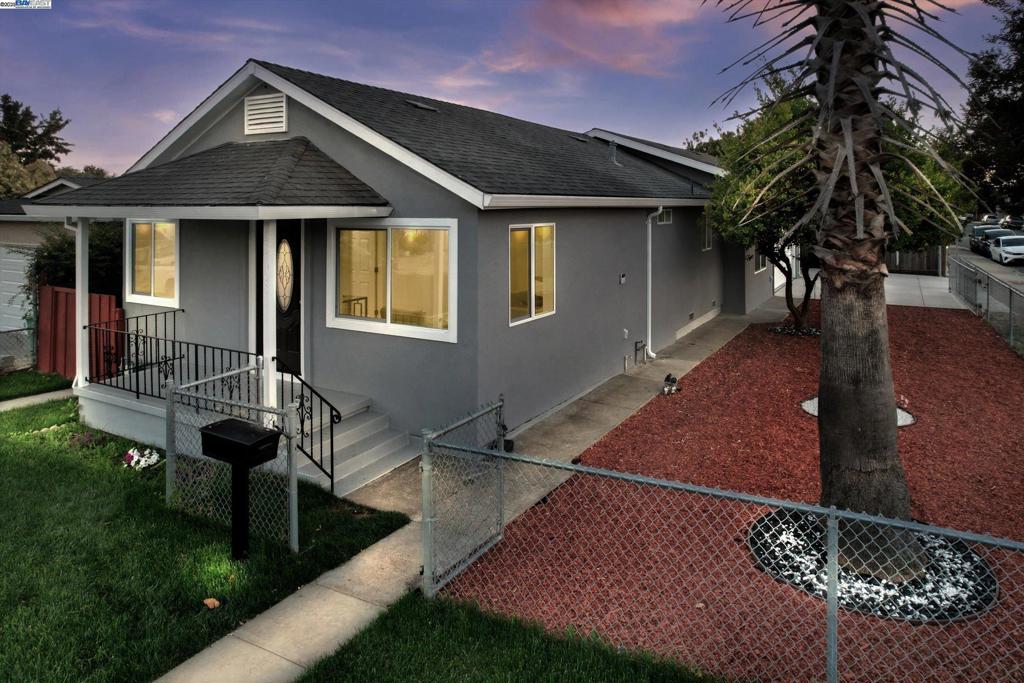 BEAUTIFULLY RENOVATED CORNER LOT HOME. LOCATED NEAR THE HAYWARD AND UNION CITY BOARDER. 4 BEDROOM 2 BATHS. 1176 SQ FT OF LIVING SPACE ON A 5000 SQ FT LOT. NEW RECESSED LIGHTS, NEW LAMINATE FLOOR, FRESHLY PAINTED, NEW UPDATED KITCHEN WITH NEW DISHWASHER AND STOVE. 2 CAR GARAGE WITH NEWLY PAVED DRIVEWAY. HOME ALSO HAS NEW A/C AND HEATING UNITS. WALKING DISTANCE TO SCHOOLS AND PARKS. EASY ACCESS TO WHIPPLE, DECOTO AND MISSION.