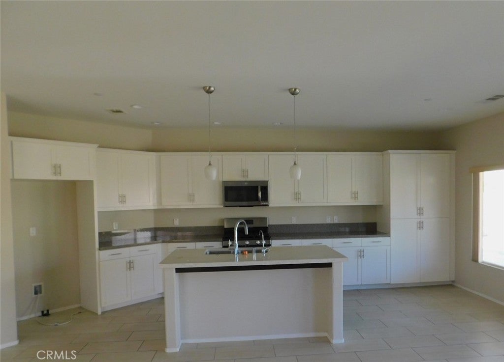 64132 Apache Mountain