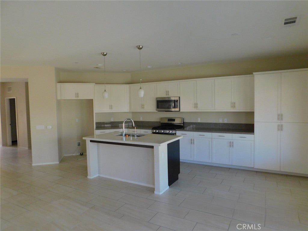 64132 Apache Mountain