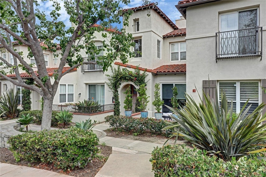 8 Celano Court