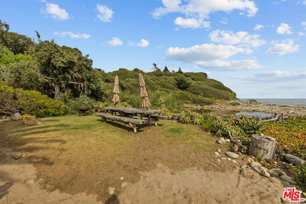 Goleta, California 93117, United States, 5 Bedrooms Bedrooms, ,5 BathroomsBathrooms,Residential,Active,176417