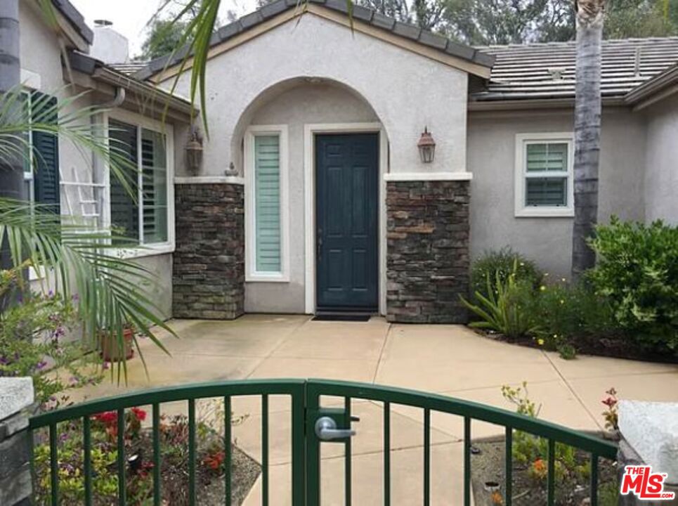 1808 Fallbrook Oaks Court