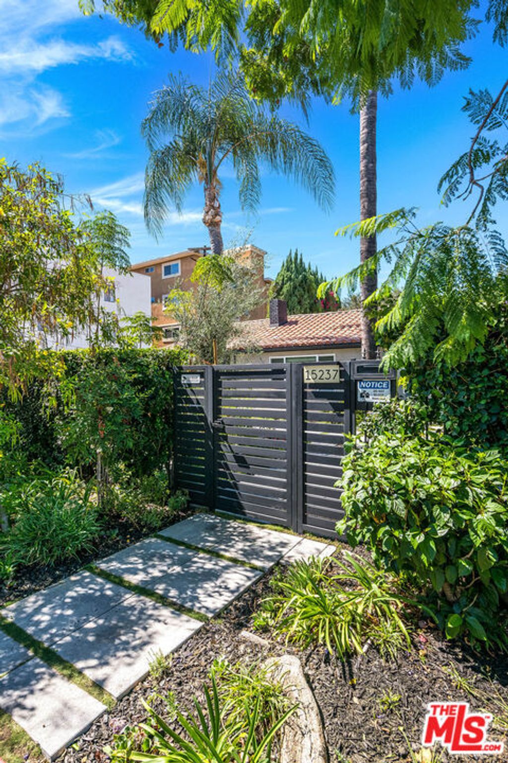 Photo of 15237 Otsego Street, Los Angeles, CA 91403 (MLS # 26864147)