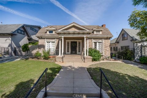 Photo of 122 N Ridgewood Place, Los Angeles, CA 90004 (MLS # SR26050637)
