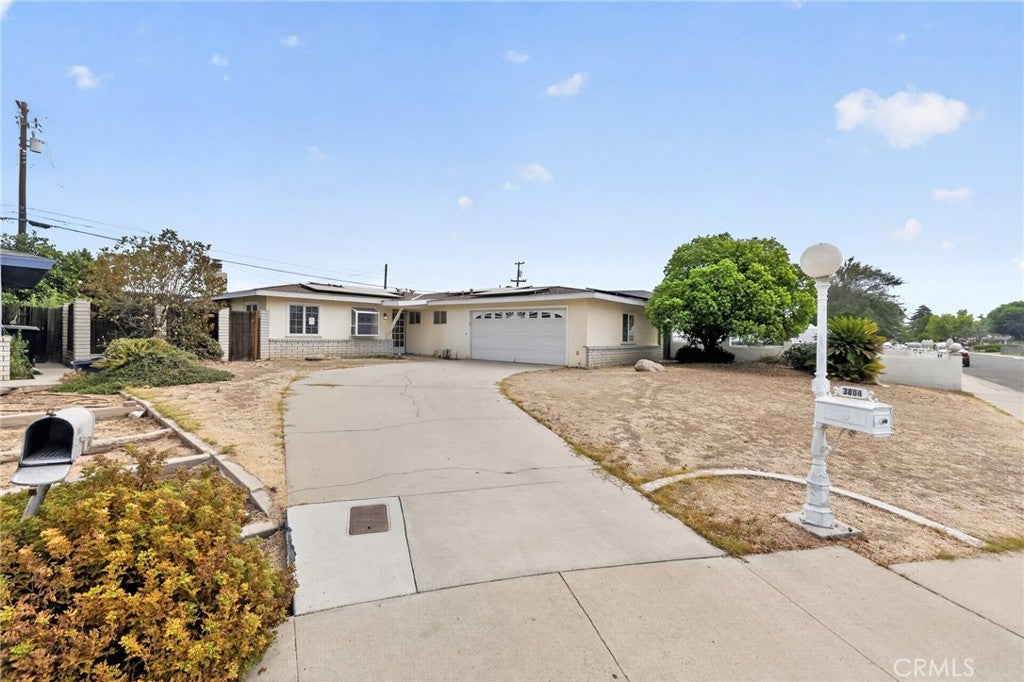 3804 Laverne