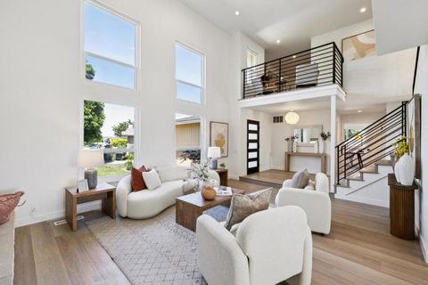 Photo of 284 Avocet Court, Foster City, CA 94404 (MLS # ML82043614)