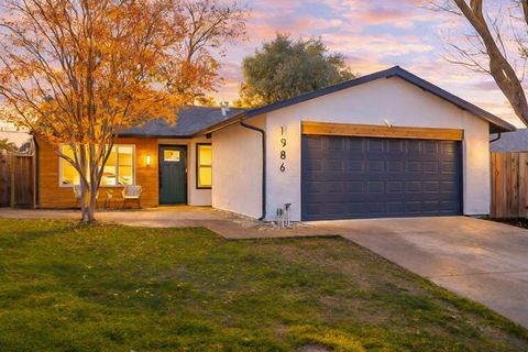 Photo of 1986 Camperdown Way, San Jose, CA 95121 (MLS # ML82029640)