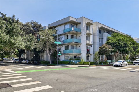 Photo of 160 S Hudson Avenue #111, Pasadena, CA 91101 (MLS # WS26150200)