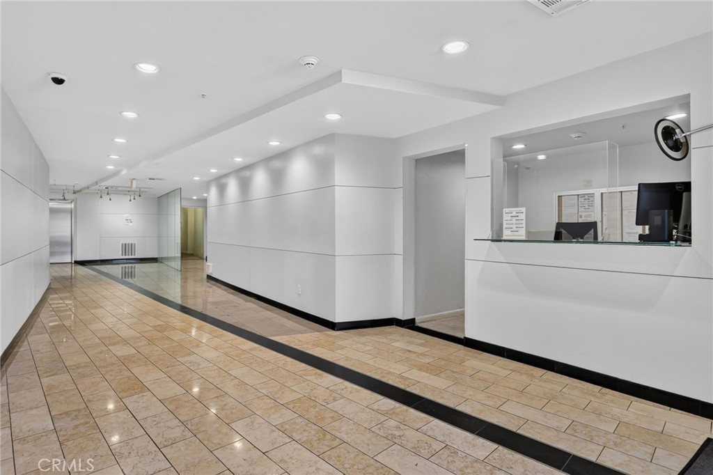 160 S Hudson Avenue 111