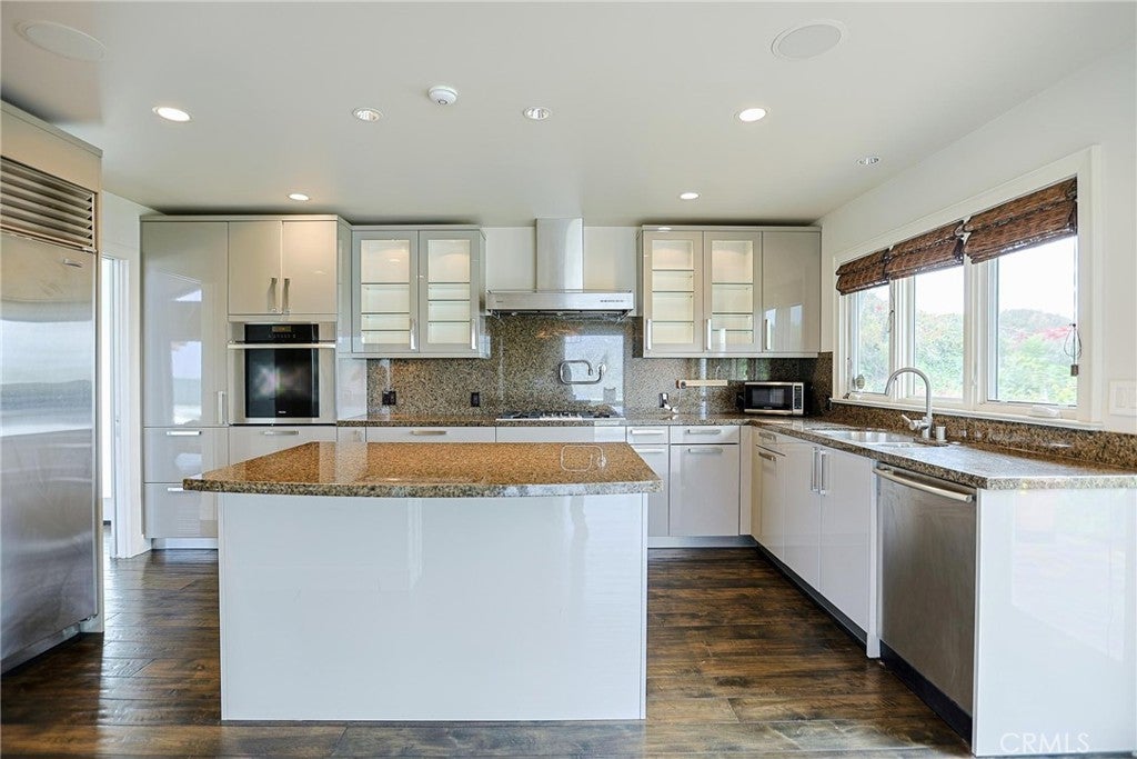 1289 Skyline Drive, Laguna Beach CA 92651 - Photo 19