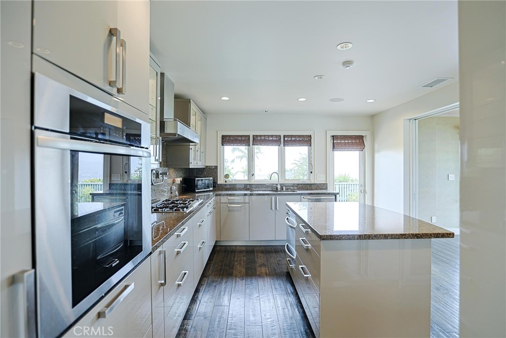 1289 Skyline Drive, Laguna Beach CA 92651 - Photo 18