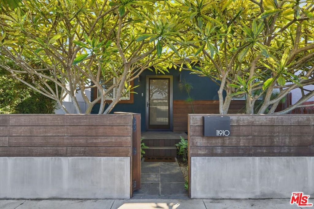 Photo of 11910 Culver Drive, Culver City, CA 90230 (MLS # 25617315)