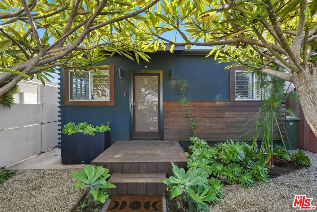 Photo of 11910 Culver Drive, Culver City, CA 90230 (MLS # 25617315)