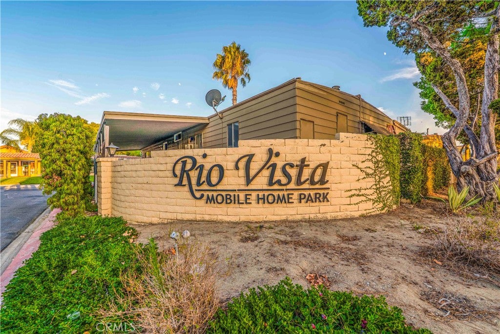 320 N Park Vista 76
