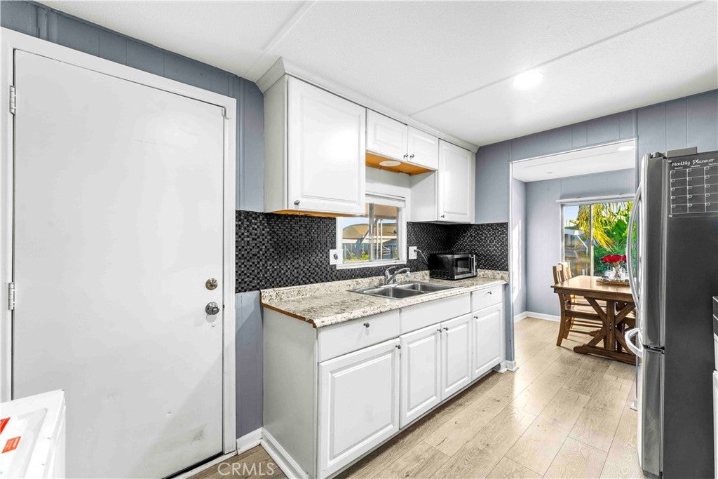 320 N Park Vista 76