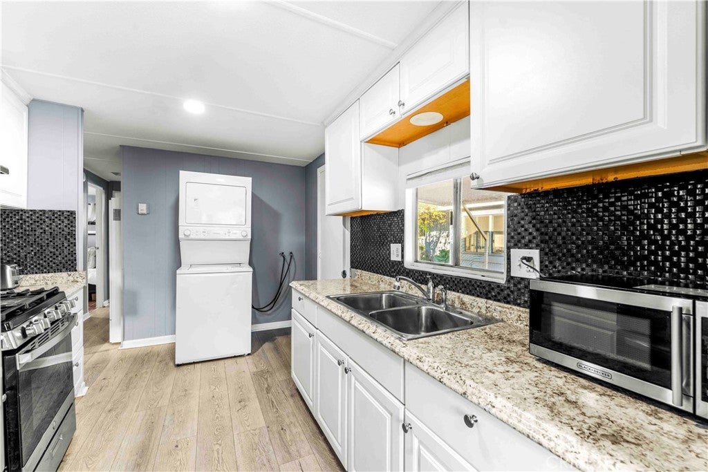 320 N Park Vista 76