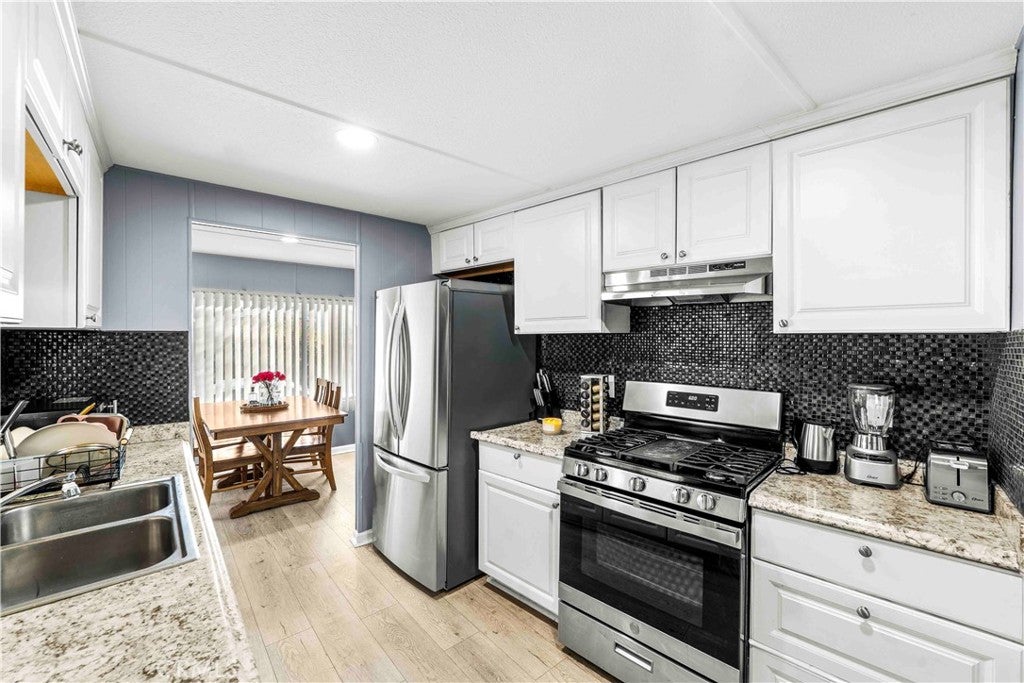 320 N Park Vista 76