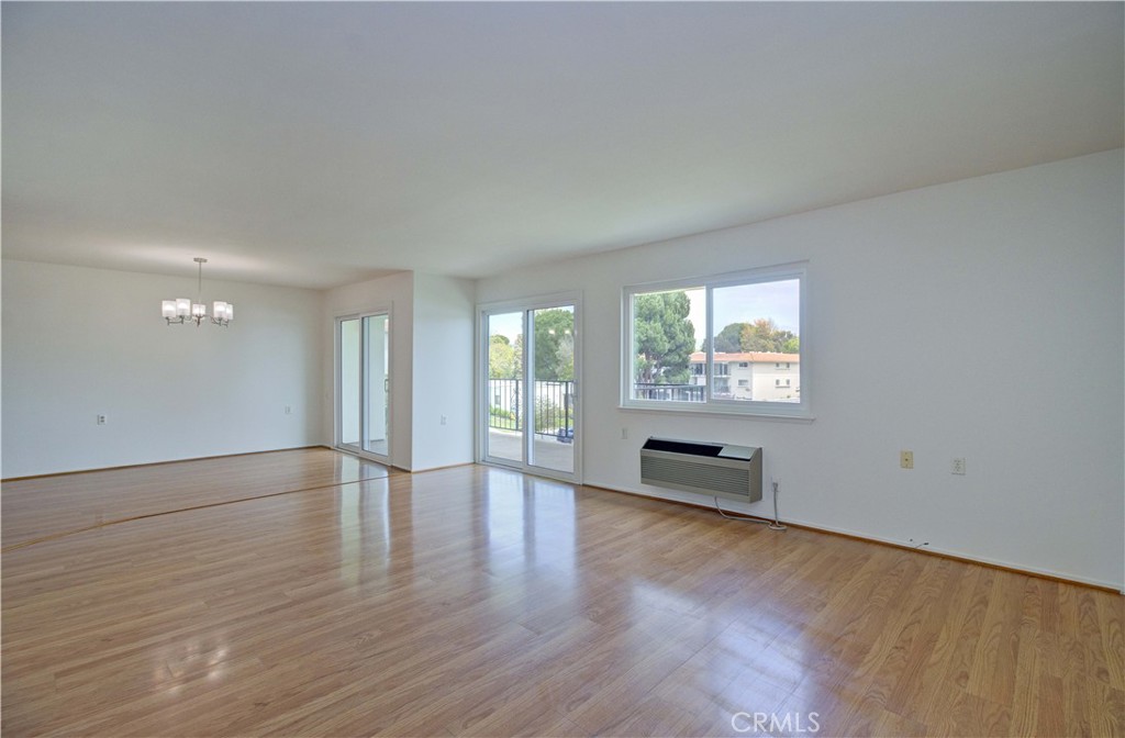 2355 Via Mariposa W 2F