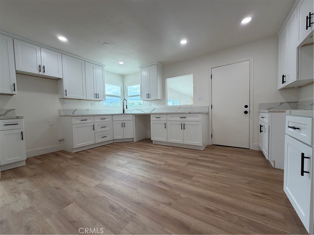 1275 W Marshall