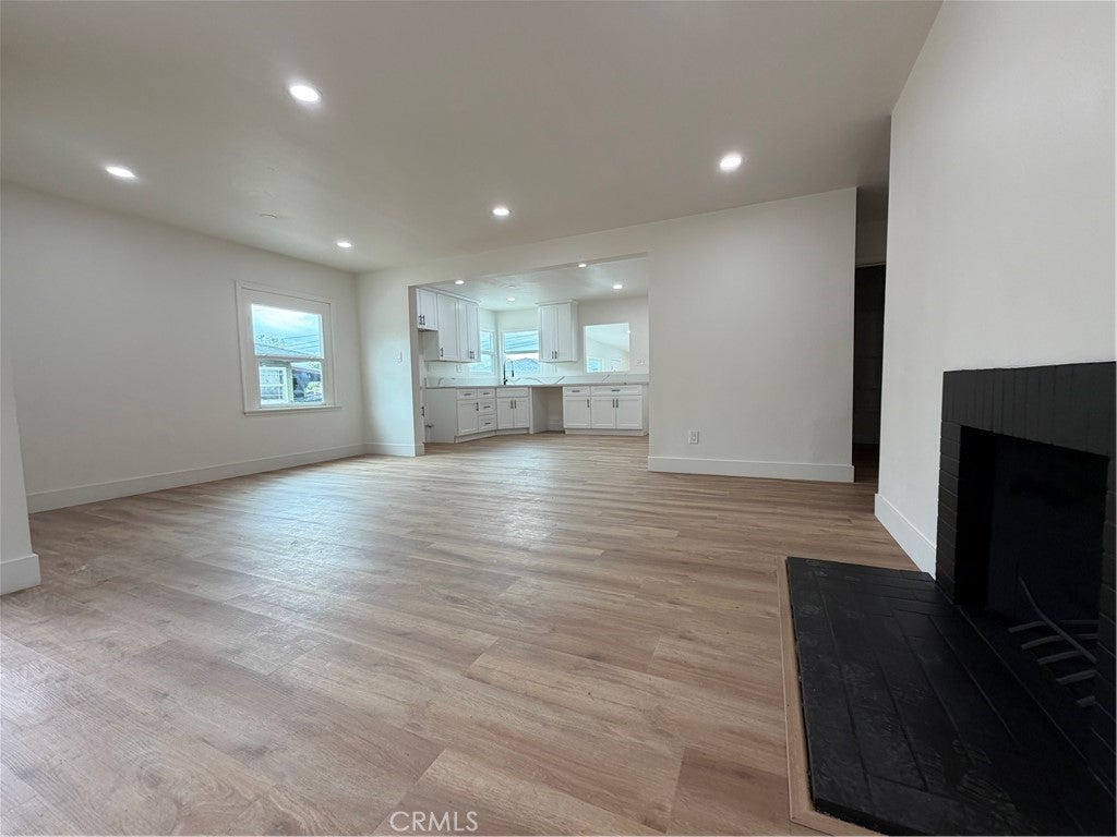 1275 W Marshall
