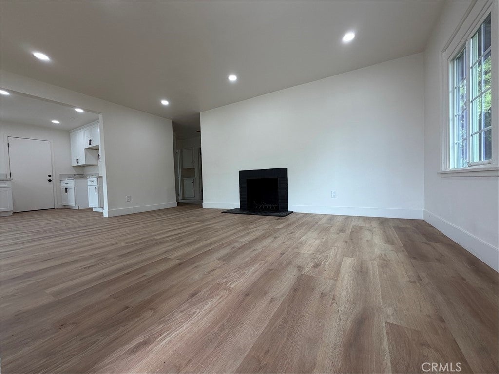 1275 W Marshall