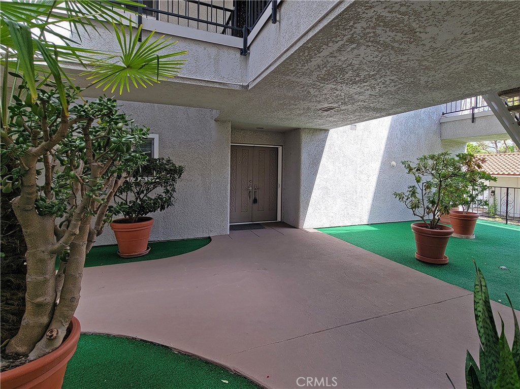 2369 Via Mariposa E. 1-D