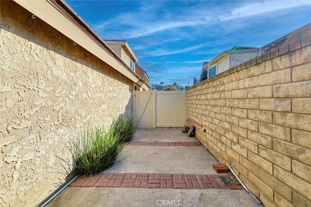 Valencia Racquet Club (VLRQ) - Residential Lease