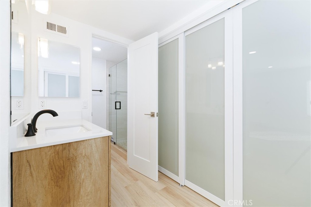 Valencia Racquet Club (VLRQ) - Residential Lease