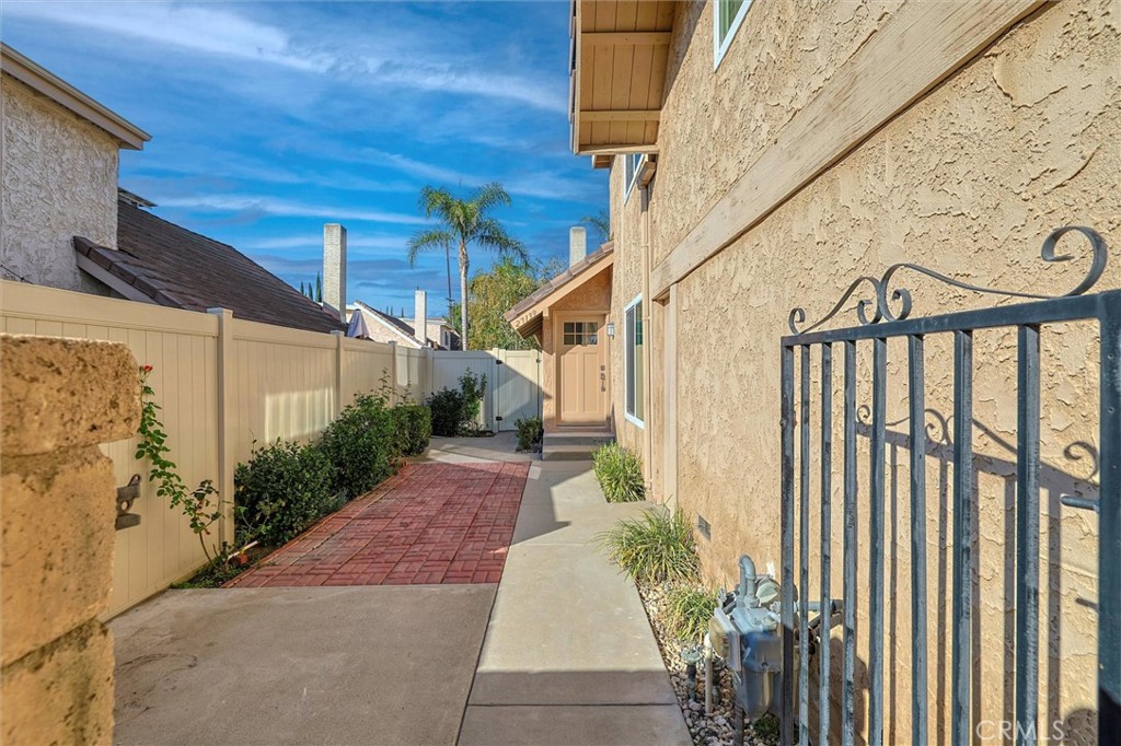 Valencia Racquet Club (VLRQ) - Residential Lease