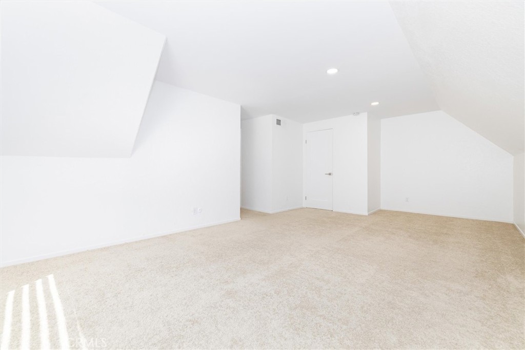 Valencia Racquet Club (VLRQ) - Residential Lease