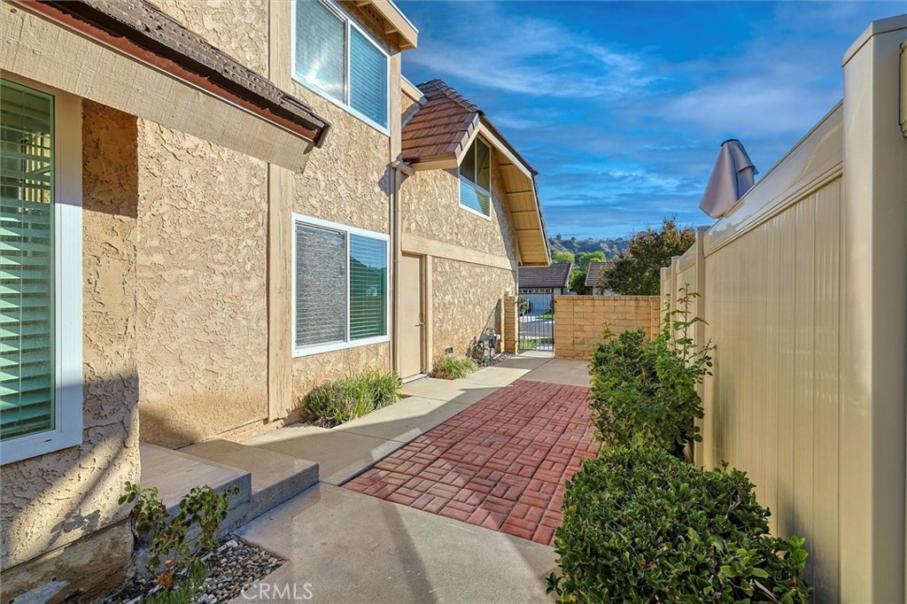 Valencia Racquet Club (VLRQ) - Residential Lease