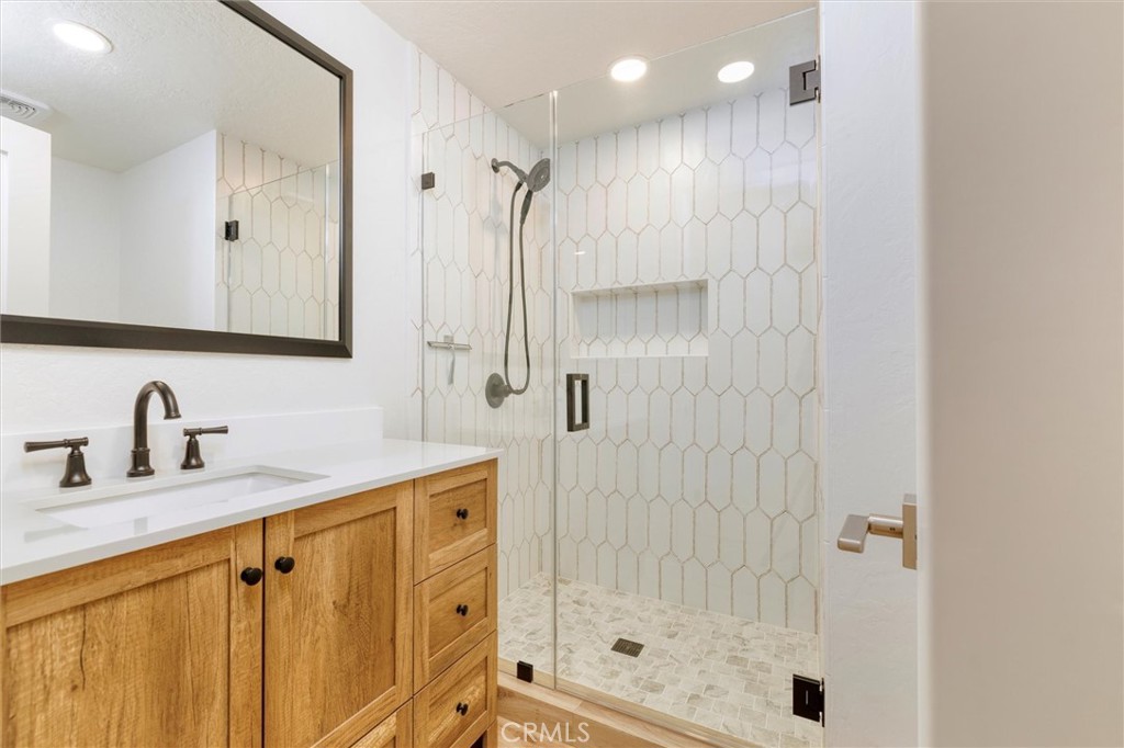 Valencia Racquet Club (VLRQ) - Residential Lease