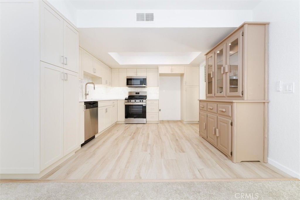 Valencia Racquet Club (VLRQ) - Residential Lease