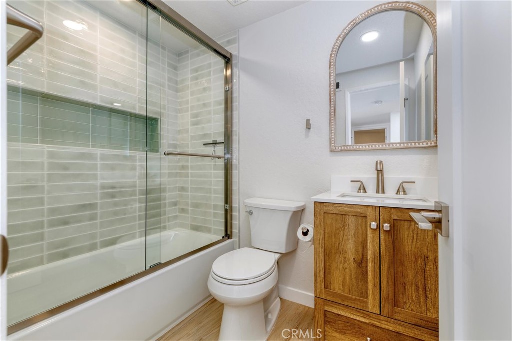 Valencia Racquet Club (VLRQ) - Residential Lease