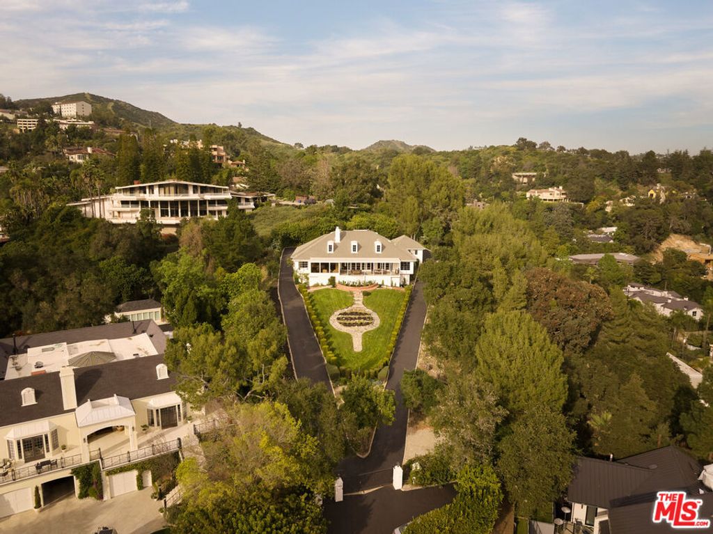 Photo of 949 N Norman Place, Los Angeles, CA 90049 (MLS # 26647543)