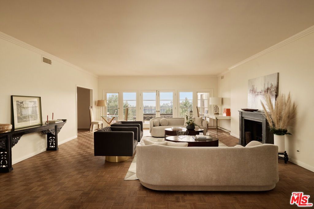 Photo of 949 N Norman Place, Los Angeles, CA 90049 (MLS # 26647543)