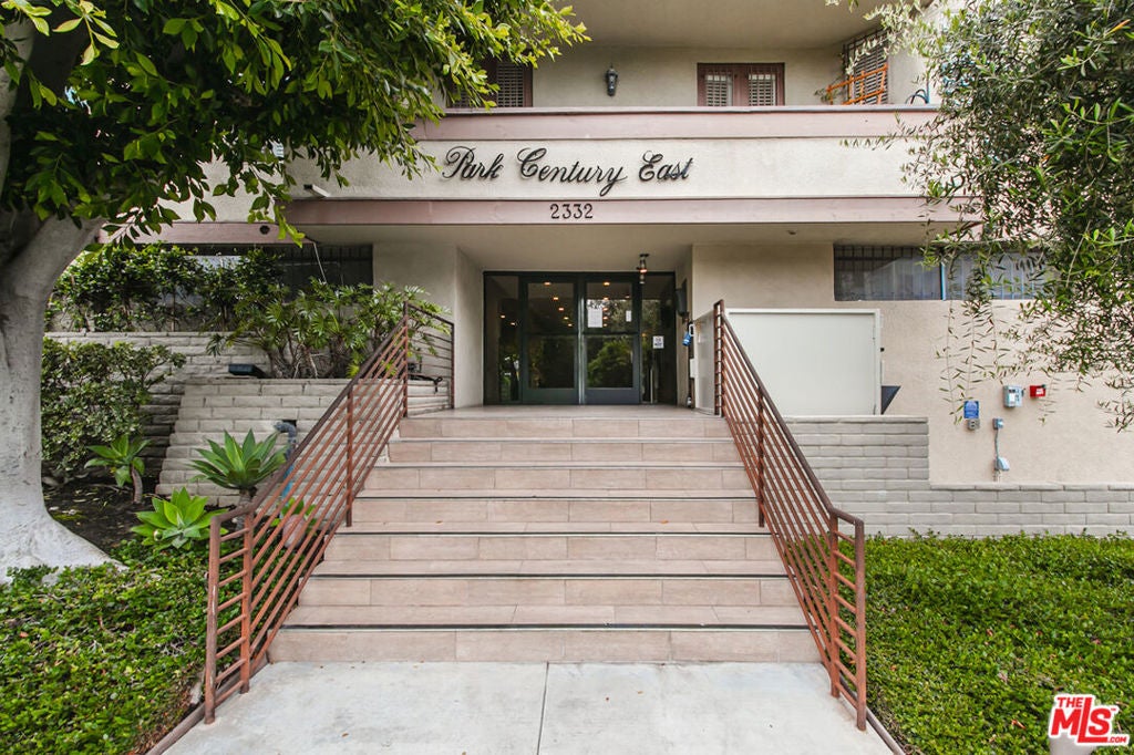 2332 Fox Hills Drive