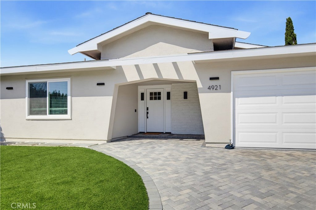 4921 Golden Arrow Drive